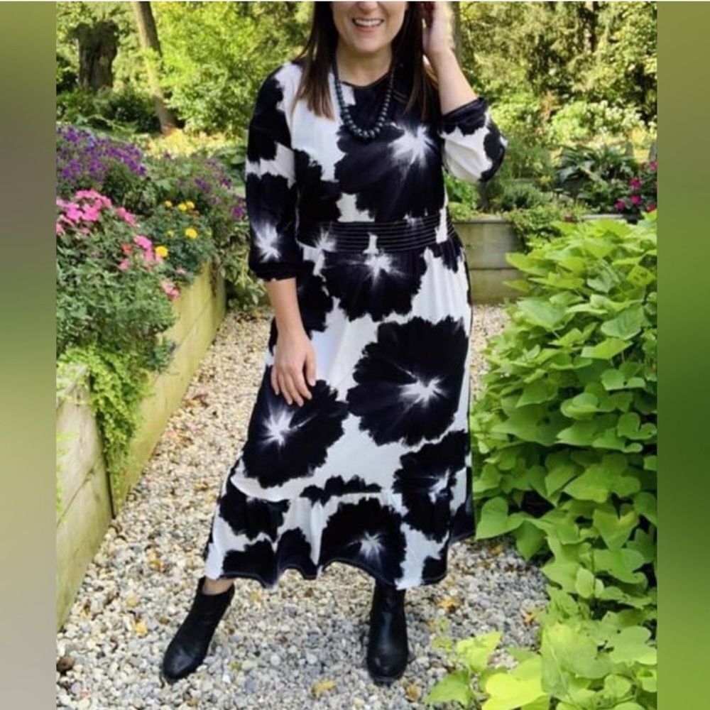 LuLaRoe XL Evelyn Black White Floral Ruffle Hem Long Sleeve Maxi Dress